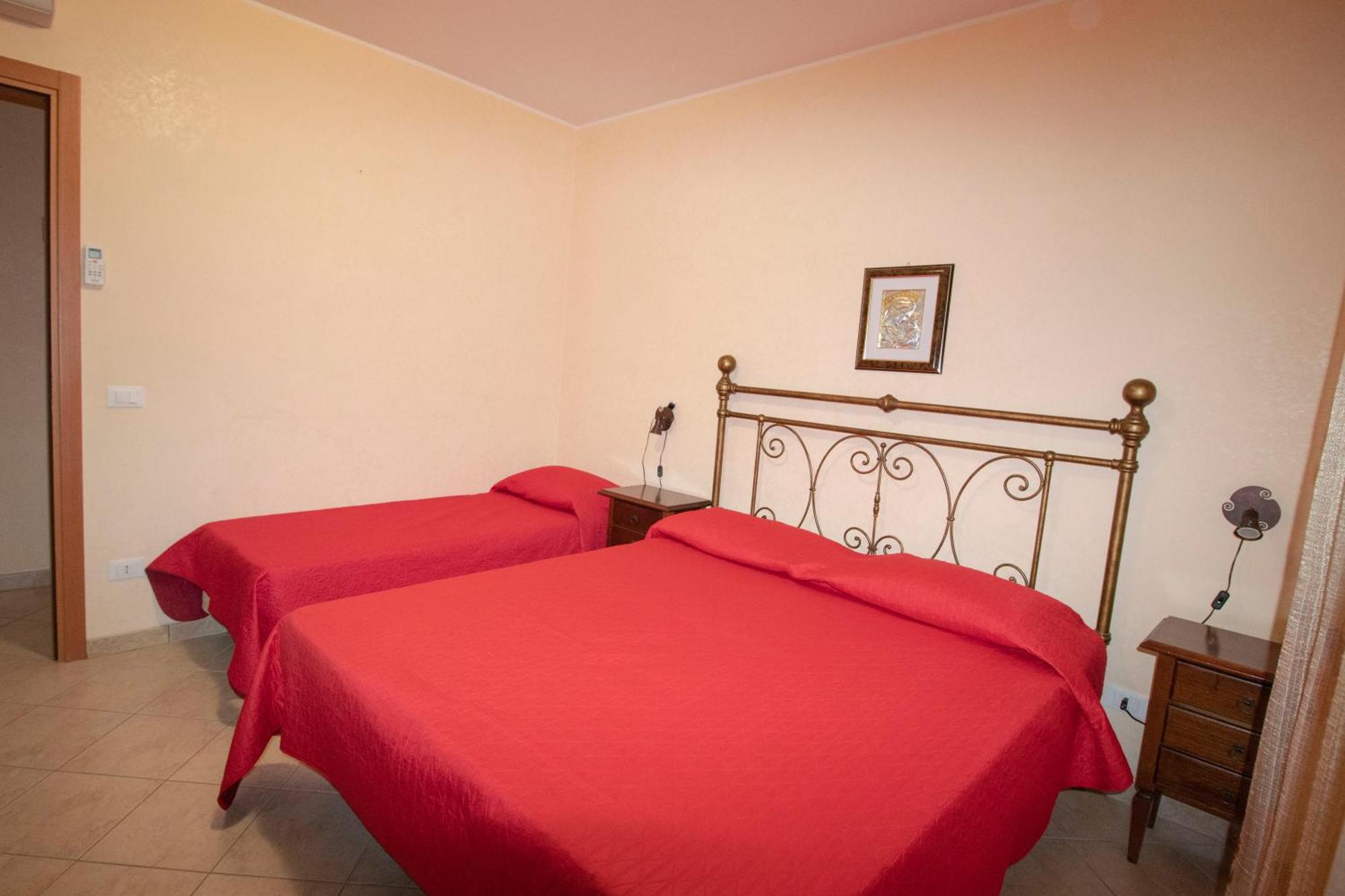 Case Vacanza Cristina Site In Antico Baglio E In Via Abruzzi N 161 サン・ヴィート・ロ・カーポ エクステリア 写真